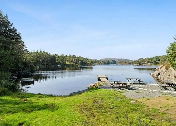 Flott Tett Pa Naturen Ved Lindesnes Spangereid