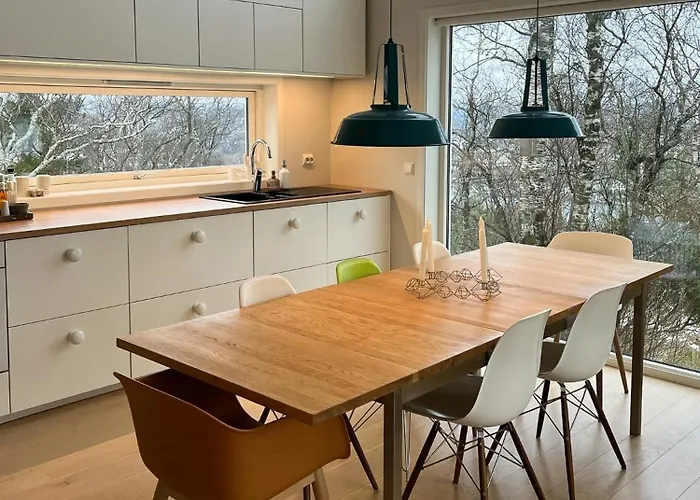 Flott Tett Pa Naturen Ved Lindesnes Spangereid